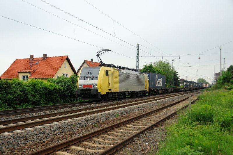 ES 64 F4- 097 (E 189 997 SE) zieht einen schwach ausgelasteten KLV-Zug ber die KBS 6500 Richtung Heidelberg. Aufgenommen bei Durchfahrt von Zwingenberg Bhf am 14.05.2009 .