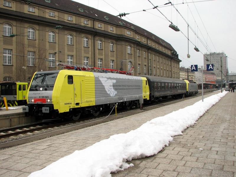 ES 64 F4 - 23 mit DPE 97849 in Mnchen Hbf