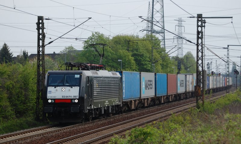 ES 64 F4-997 (E 189 097) mit einem Containerzug am 19.4.2009 durch Ahlten -> Misburg