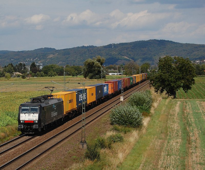 ES 64 F4 - 998 der ERS Railways mit Containerzug, fhrt in Grosachsen-Heddesheim Richtung Mannheim Friedrichsfeld. 02.09.2009