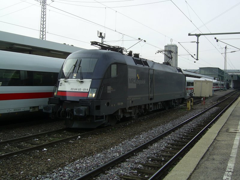 ES 64 U2-014 steht am Morgen des 14.3.2009 im Stuttgarter Hbf und wartet auf ihren nchsten Einsatz.