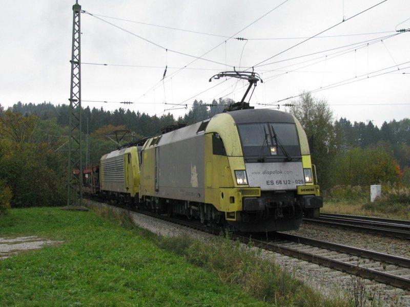 ES 64 U2 029 und 189 90x mit einem Lokomotion Gterzug am 11.10.2008 in Aling.