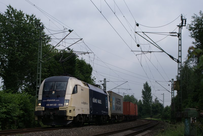 ES 64 U2-035 Khne-Nagel mit einem Containerzug am Km 28,190 in Dsseldorf am 07.06.2008