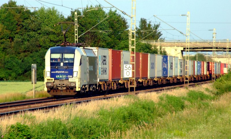 ES 64 U2 035 mit Containerzug am 8.6.07 kurz nach Plattling.