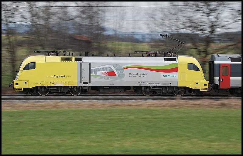 ES 64 U2 - 061 als Mitzieher bei Sen. 27.Dez 2008