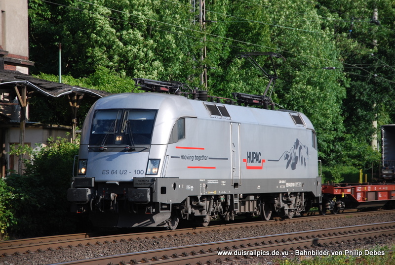 ES 64 U2 - 100 (HUPAC) fhrt am 15. Juli 2009 um 18:10 Uhr mit einem GZ durch Ratingen Lintorf