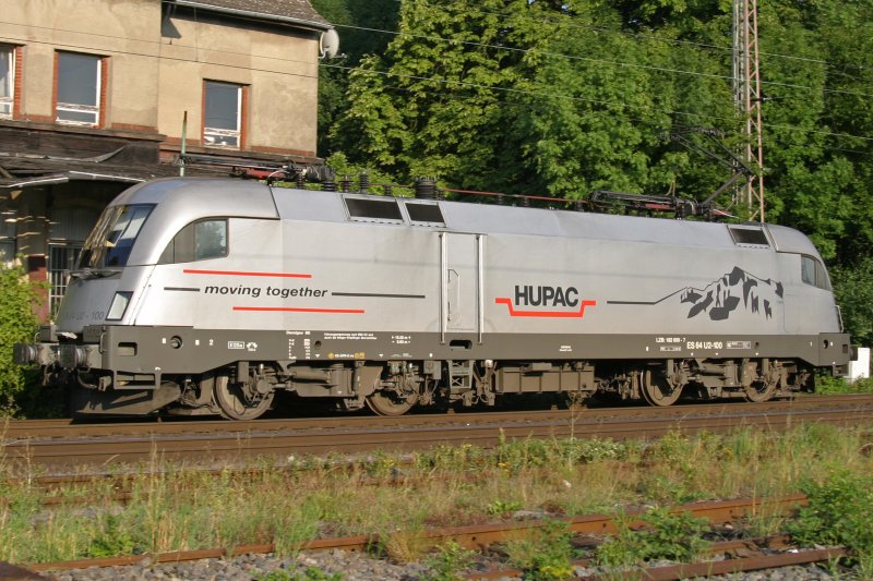 ES 64 U2-100 (HUPAC) fhrt am 4.8.09 Lz durch Ratingen-Lintorf