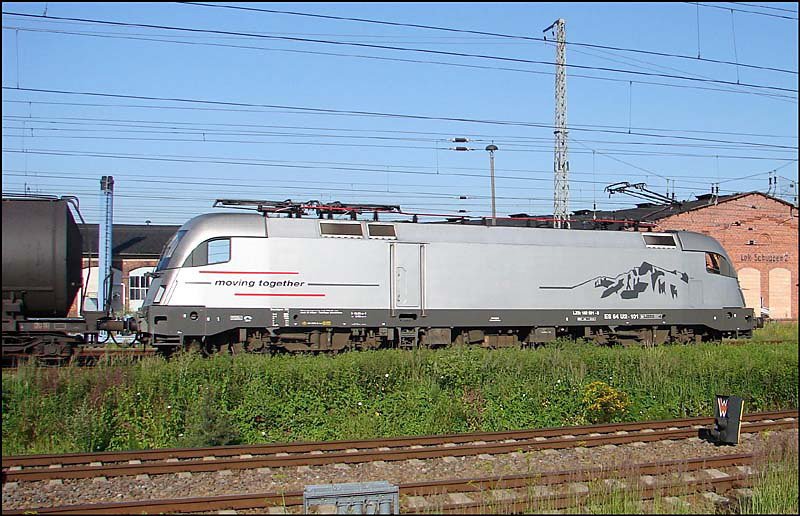 ES 64 U2-101 vor dem ex BW in Stralsund.   (am 05.07.06) 