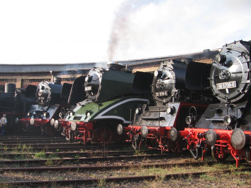 Es dampfte mchtig am Lokschuppen des ehem. Bw Schneweide  1.10.2006