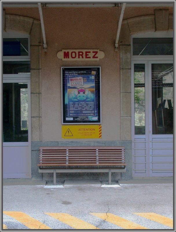 Es fahren nicht viele Zge in Morez, weshalb eine Wartebank ein wichtiger Ausrstungsgegenstand dieses Bahnhofs darstellt. (05.06.2007)