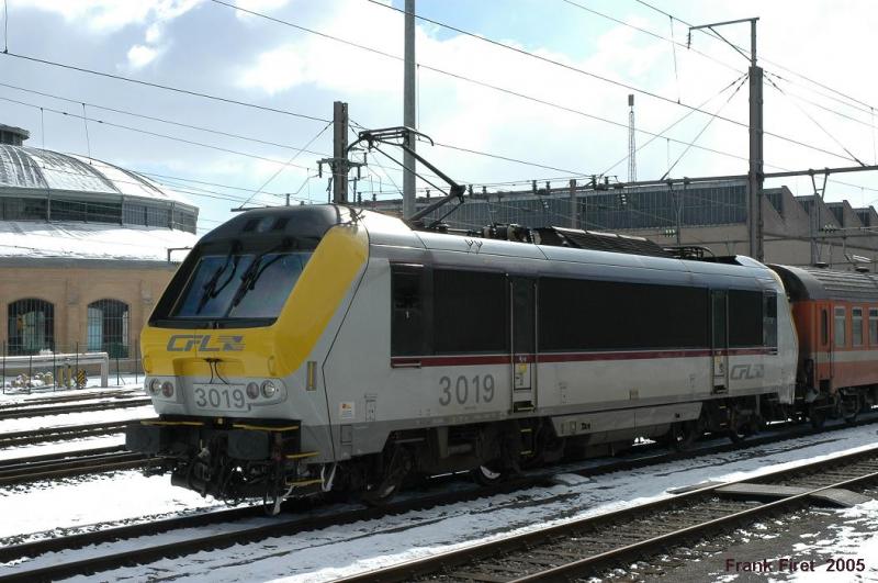 Es geht das Gercht das die noch sehr junge Elok's BR 3000 (3002-3020) verkauft werden sollen an die NMBS. Eine zweite Reihe Eloks BR 4000 (BR 185) sind als ersatz genannt. Luxemburg Hbf 27.02.2005.