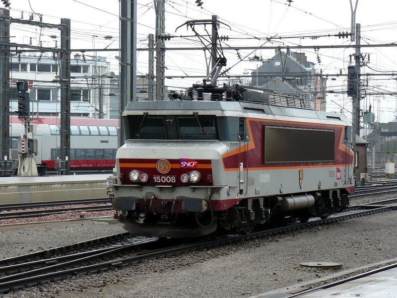 Es ist jedesmal ein wahres Leckerbissen, wenn eine SNCF Lok BB 15000 in den Bahnhof von Luxemburg einfhrt, um spter den EC Iris nach Basel zu ziehen. 05.04.08