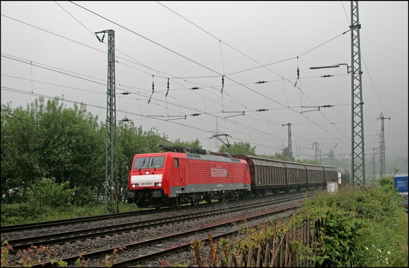 Es regnet ein bissel als 189 089 (9180 6 189 089-6 D-DB) den Rangierbahnhof Hagen-Vorhalle mit einem Gterzug zurck nach Kijfhoek  verlsst. Das  Ltzchen  kommt bei dem Wetter gut zur Geltung. (17.05.2008)

