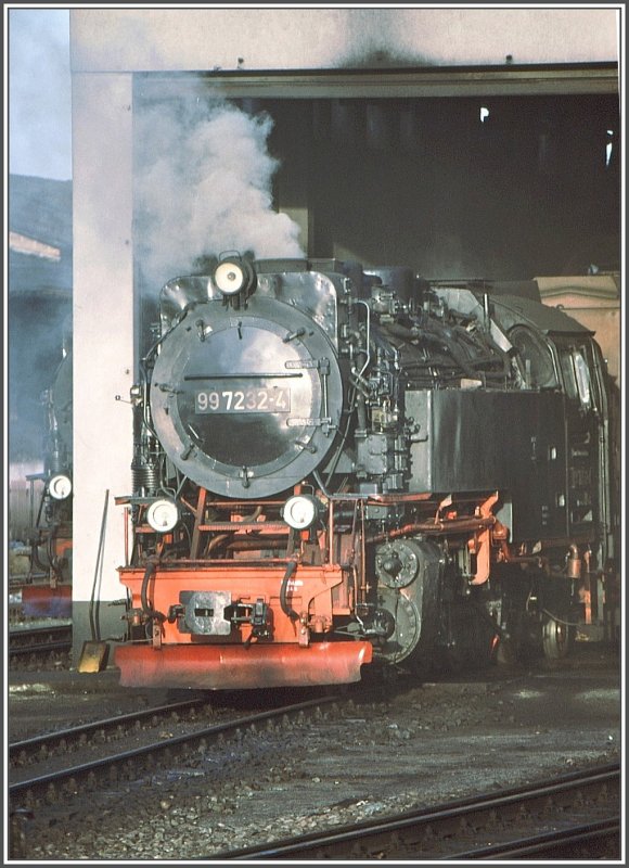 Es scheint als ob die 99 7232-4 noch die letzten Sonnenstrahlen geniessen wrde. (Archiv 12/94)