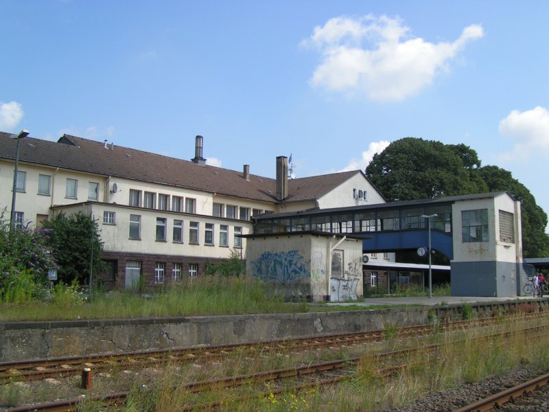 Es war einmal... ein Remscheider Bahnhofsgeb�ude. Hauptbahnhof vor dem Abriss ab 12/2006. Hier gesehen am 22.07.2004.