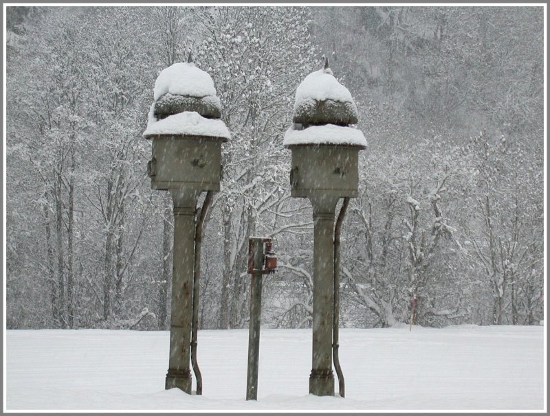 Es war einmal vor Jahren, als es noch Schnee gab in Graubnden...
Das Ableutewerk der Rhtischen Bahn in Ilanz gibt es immer noch und es ist auch funktionstchtig und in Betrieb. (Winter 2002)