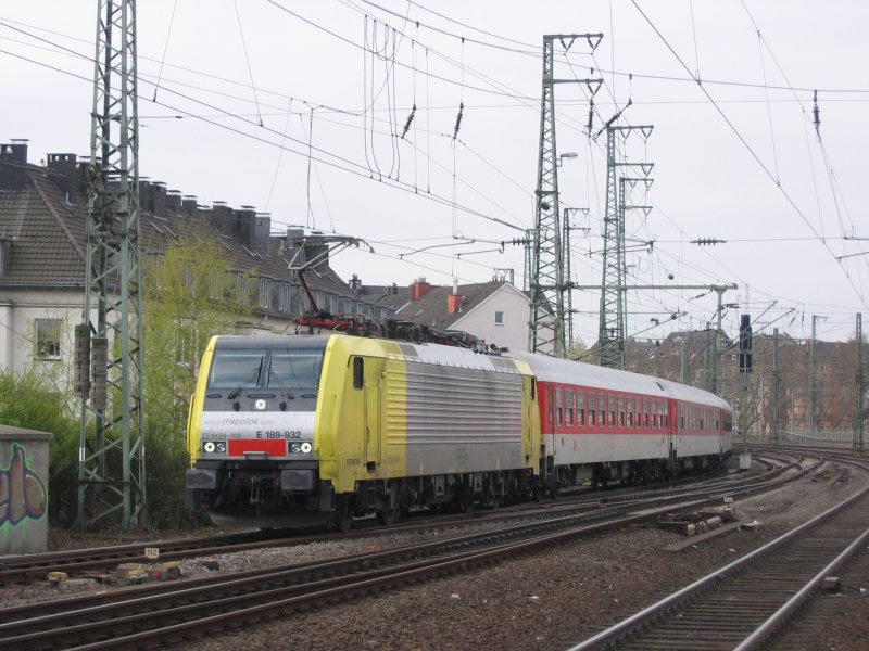ES64 F4-032 mit einem AZ in Dsseldorf Hbf am 20.04.2008