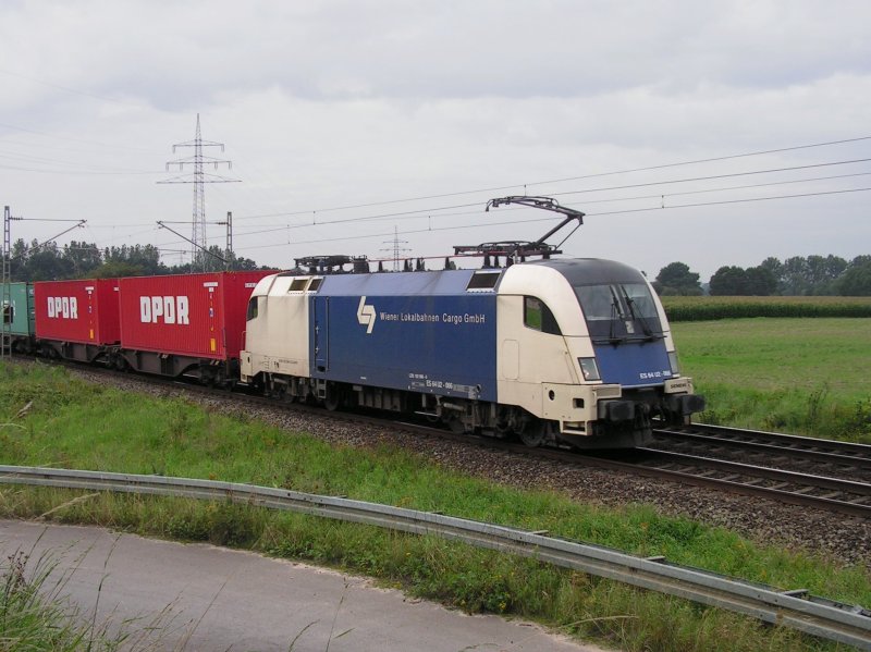 ES64 U2-066 ist am 21.8.08 planmig mit einem Containerzug auf der KBS 380 zwischen Nienburg und Bremen unterwegs. Aufgenommen am Streckenkilometer 59.4 gegen 10:30 Uhr.