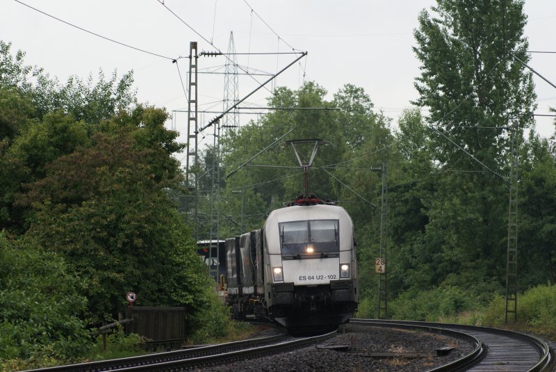 ES64 U2-102 Hupac mit dem VOS Zug am Km 28,190 in Dsseldorf am 10.06.2009