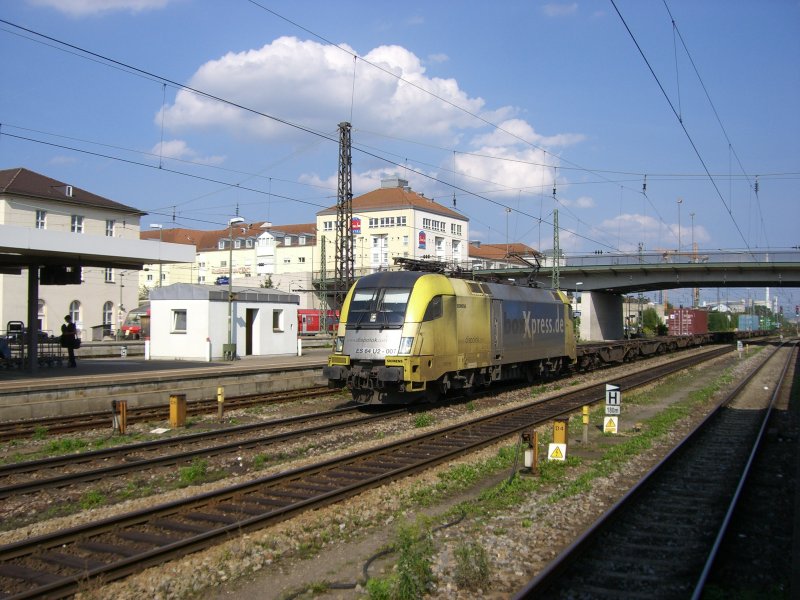 ES64U2 - 007 mit einem Containerzug in Regensburg. (14.08.2007)