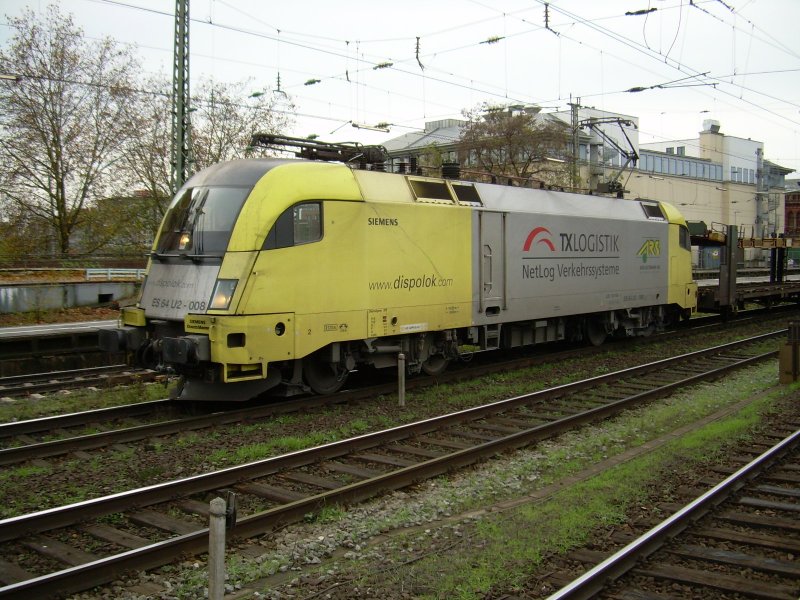 ES64U2-008 von TX Logistik mit Leerem BMW Zug am 25.11.2006 in Bremen Hbf