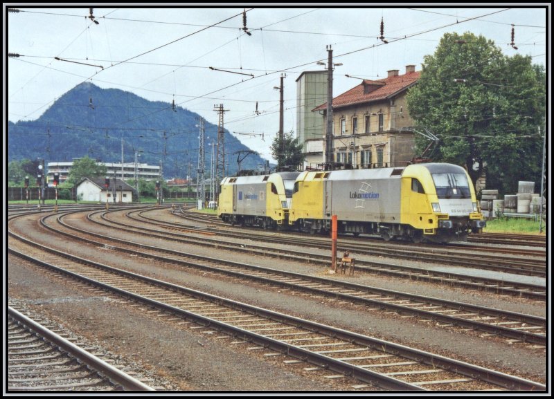ES64U2-037 und 001 kommen vom Brenner zurck, und werden gleich einen Kombizug bernehmen den die ES64U2-033 gebracht hat. Aufgenommen in Kufstein.