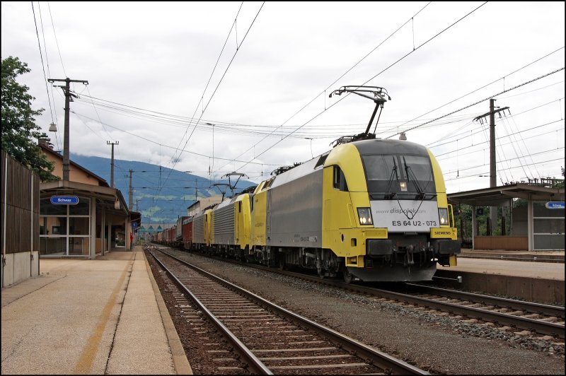ES64U2-073 und zwei E189er schleppen einen Kombizug aus Italien nach Mnchen. Abgelichtet in Schwaz am 04.07.2008.