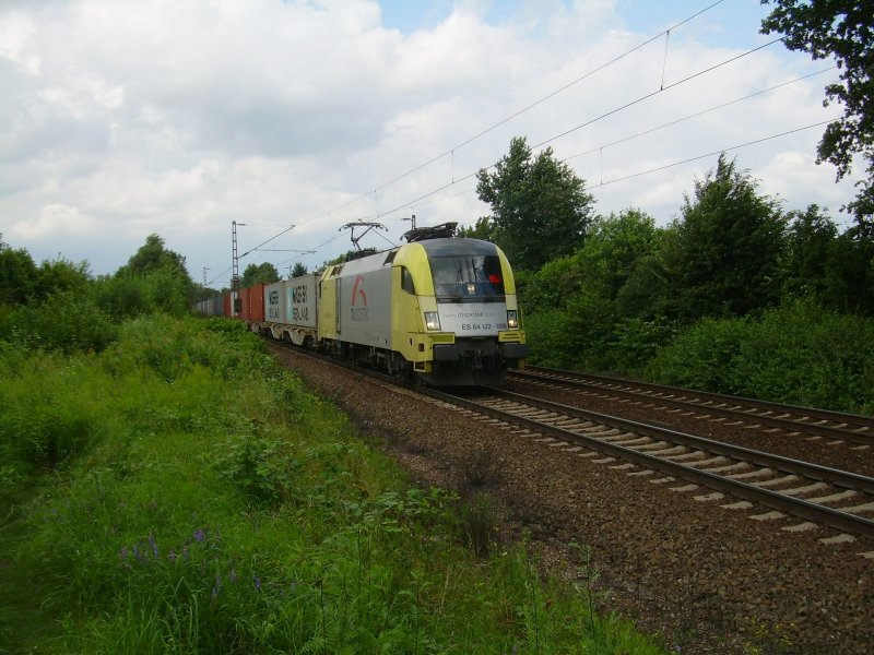 ES64U2 098 von TXL am 7.7.2007 mit Containerzug in Hannover/Limmer