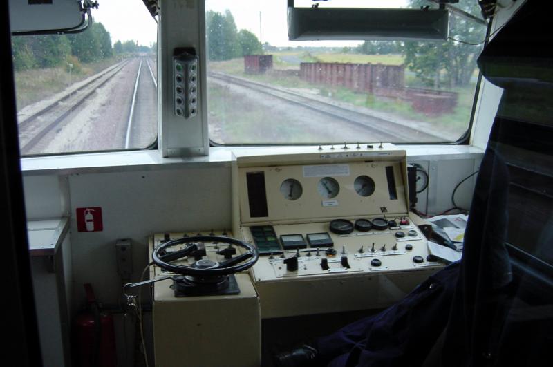 Estland/Triebzge
berregionaler Triebzug, Blick in den Fhrerstand whrend der Fahrt zwischen Tallin und Tartu, September 2003