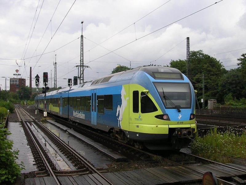 ET 019 , Westfalenbahn,als RE 16 von Essen Hbf. nach Siegen,
Ausfahrt aus Bochum Hbf.(19.07.2008) 