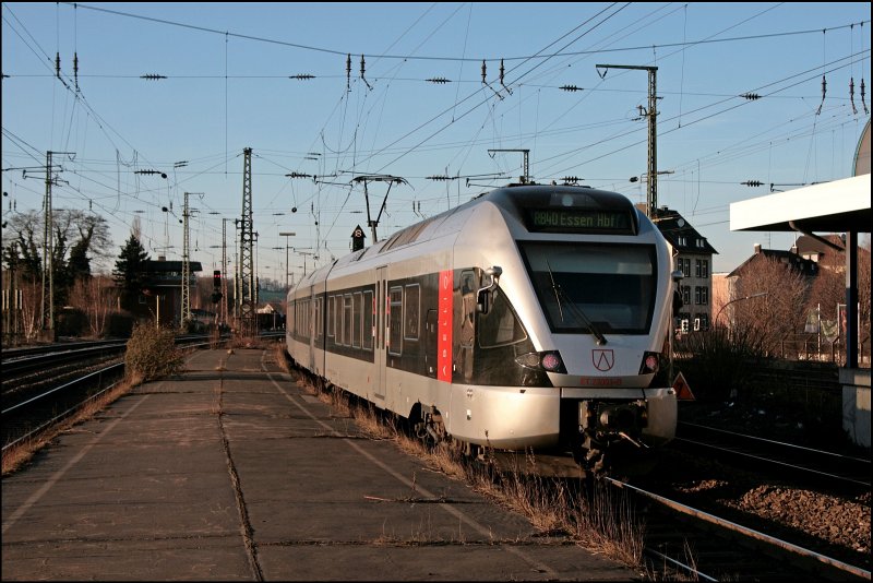 ET 23003 beschleunigt als ABR33822 (RB40  Ruhr-Lenne-Bahn ) aus dem Wittener Hbf Richtung Bochum. (16.02.2008)