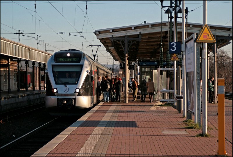 ET 23003 steht am Abend des 16.02.2008 in Witten Hbf und wartet als ABR33822, (RB40  Ruhr-Lenne-Bahn ) nach Essen Hbf, auf die Weiterfahrt.