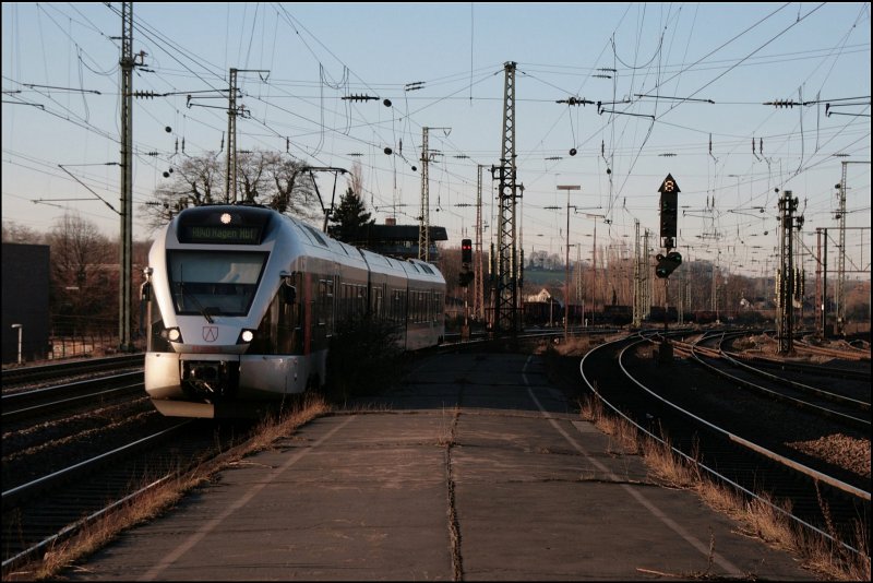 ET 23006 f�hrt als ABR33823, (RB40  Ruhr-Lenne-Bahn ) nach Hagen Hauptbahnhof, in Witten Hbf ein. (16.02.2008)