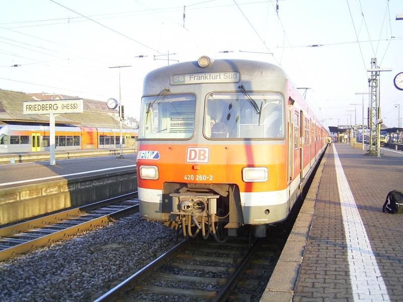 ET 420 260-2 im Bhf Friedberg abfahrbereit fr die Linie S6 friedberg - frankfurt Sd