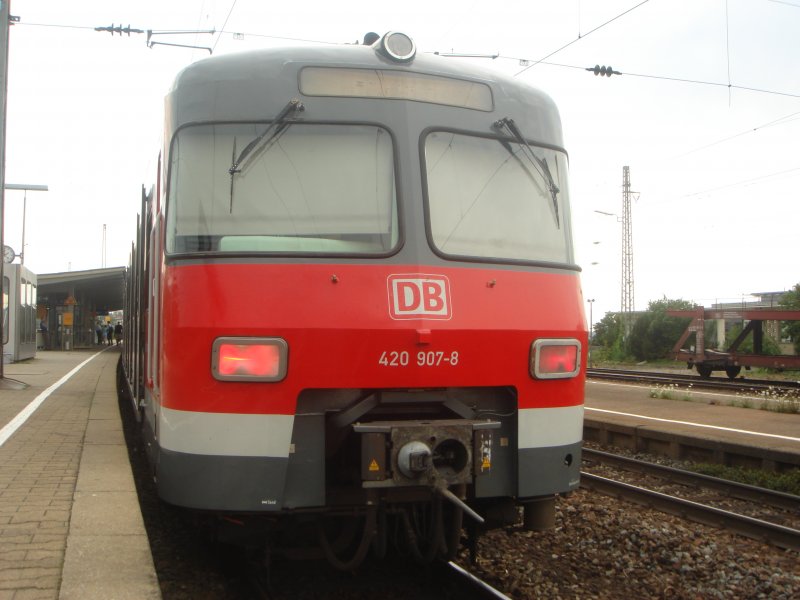 ET 420 907-8 im Bahnhof Bietigheim. Aufgenommen am 20.07.07
