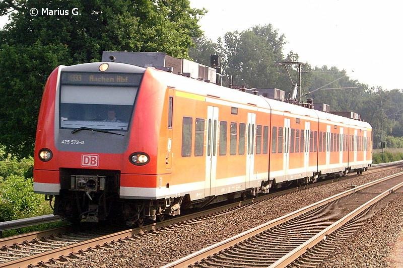 ET 425 579 bei der Durchfahrt Tichelen, in k�rze ist der Bahnhof GEeilenkirchen erreicht