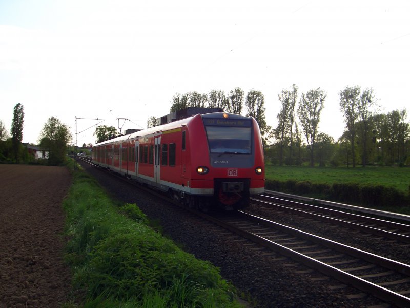 ET 425 580/080 fhrt als RB 33 nach Duisburg am km. 28.4 vorbei