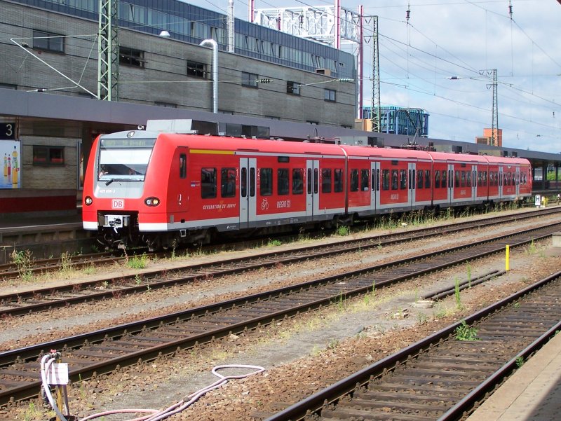ET 425-639 als RB 73 (Saarbrcken-St. Wendel) auf Gleis3 des Saarbrcker Hauptbahnhofs (04.07.2008).