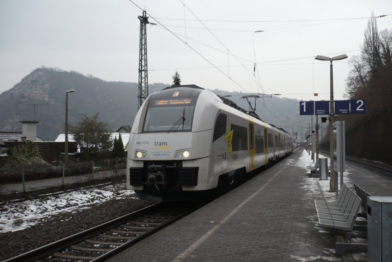 ET 460 011 von der Trans Regio ist am 17.01.09 als TR 84130 nach Koblenz Hbf im Einsatz und fhrt gerade in St.Goar ein und fhrt in Krze weiter nach Koblenz Hbf Das ist die Linie RB 32 von Mainz Hbf nach Koblenz Hbf