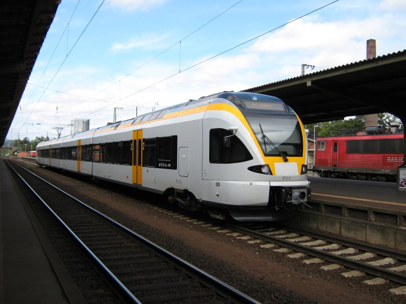 ET 5.11. Diese Z�ge fahren zwischen August und November 2008 im Auftrag der Eurobahn im Planverkehr der Canuts Verkehrsgesellschaft auf der Strecke Bebra - Eisenach. Dies geschieht zu Testzwecken. Eine nette Abwechslung zu den gew�hnlichen blauen Z�gen der Cantus. Aufgenommen am 05.09.2008 im BF Bebra.