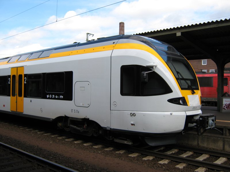 ET 5.11. Diese Z�ge fahren zwischen August und November 2008 im Auftrag der Eurobahn im Planverkehr der Canuts Verkehrsgesellschaft auf der Strecke Bebra - Eisenach. Dies geschieht zu Testzwecken. Eine nette Abwechslung zu den gew�hnlichen blauen Z�gen der Cantus. Aufgenommen am 05.09.2008 im BF Bebra.
