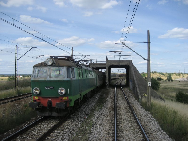 ET22-014 fhrt mit einem Personenzug am 01.07.2008 in Richtung Zawiercie.