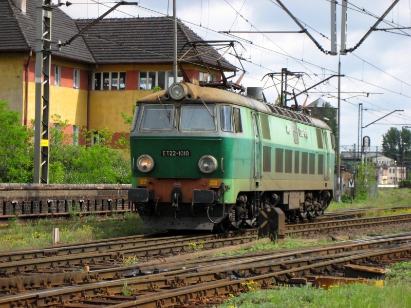 ET22-1010 am 15.05.2007 im Hauptbahnhof Bydgoszcz (Bromberg).