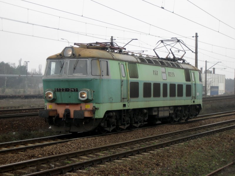 ET22-247 wartet auf Signal zum Fahren am 04.04.2008 in Bydgoszcz.