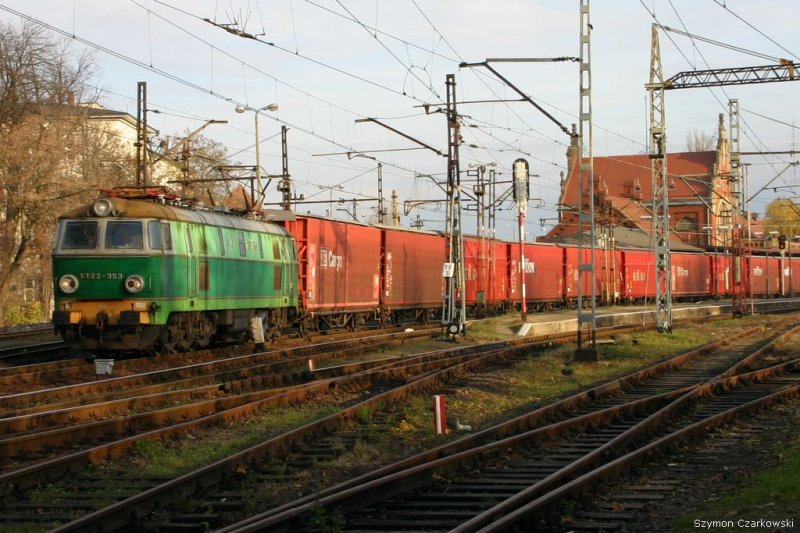 ET22-353 in Opole Glowne (Opole Hbf) am 21.11.2006