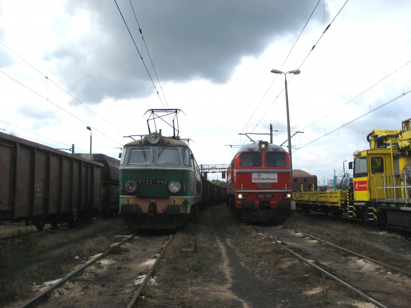 ET22-440 und M62-590 am 15.07.2008 in Łazy (ŁA).