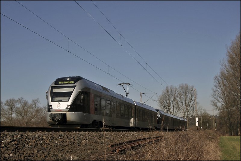 ET22006 und ein ET23 sind in den Ruhrwiesen als ABR99610 (RE16  Ruhr-SIEG-Express ) nach Iserlohn/Siegen unterwegs. (20.03.2009)
