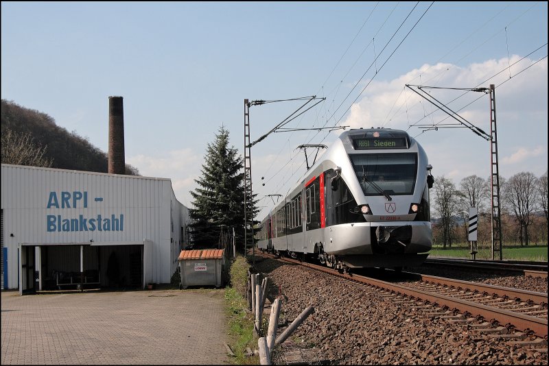 ET22006 und ET22007 werden in wenigen Augenblicken als ABR99734, (RB91  Ruhr-Sieg-Bahn ) nach Siegen/Iserlohn, den Bahnhof von Hohenlimburg erreichen. (23.04.2008)