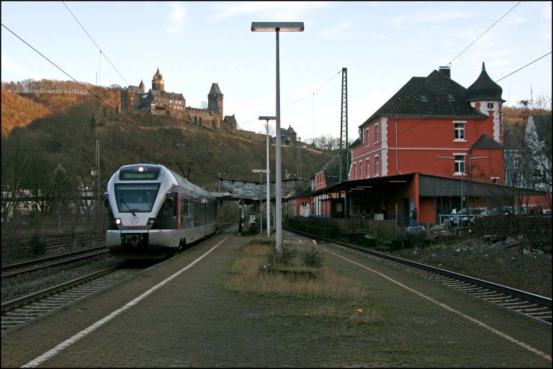 ET2205 fhrt als ABR99733, von Siegen nach Hagen Hauptbahnhof, aus dem Bahnhof Altena (Westf). (22.01.2008)