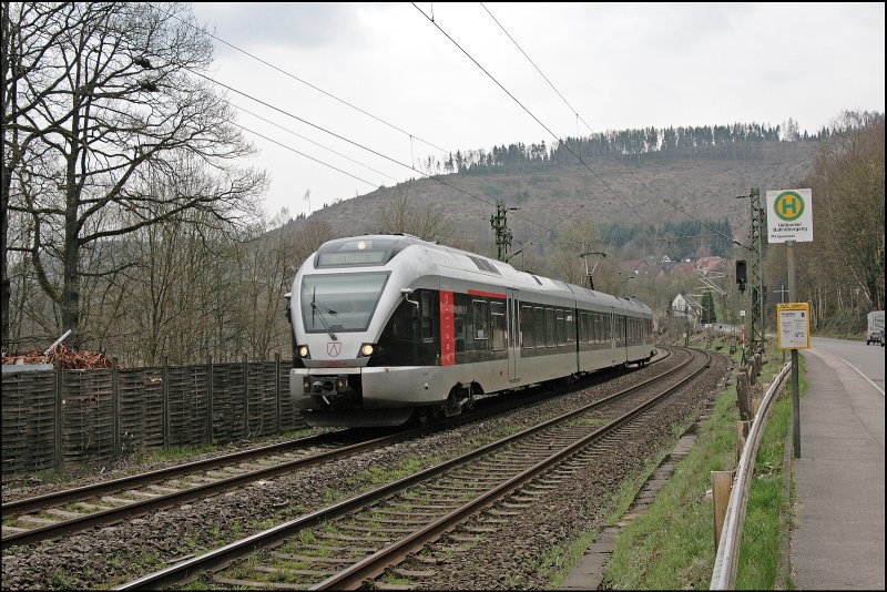 ET23002 ist bei Altena(Westf) als ABR99735 (RB91  Ruhr-Sieg-Bahn ) nach Hagen Hbf unterwegs. (09.04.2008)
